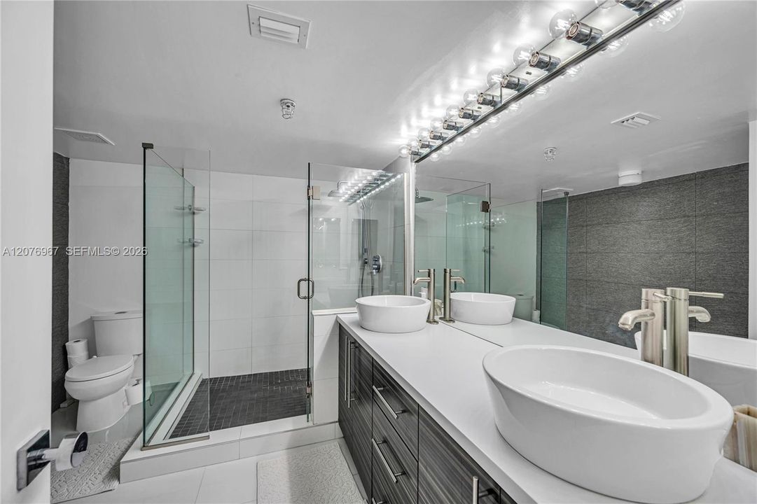 For Sale: $1,475,000 (3 beds, 2 baths, 1550 Square Feet)