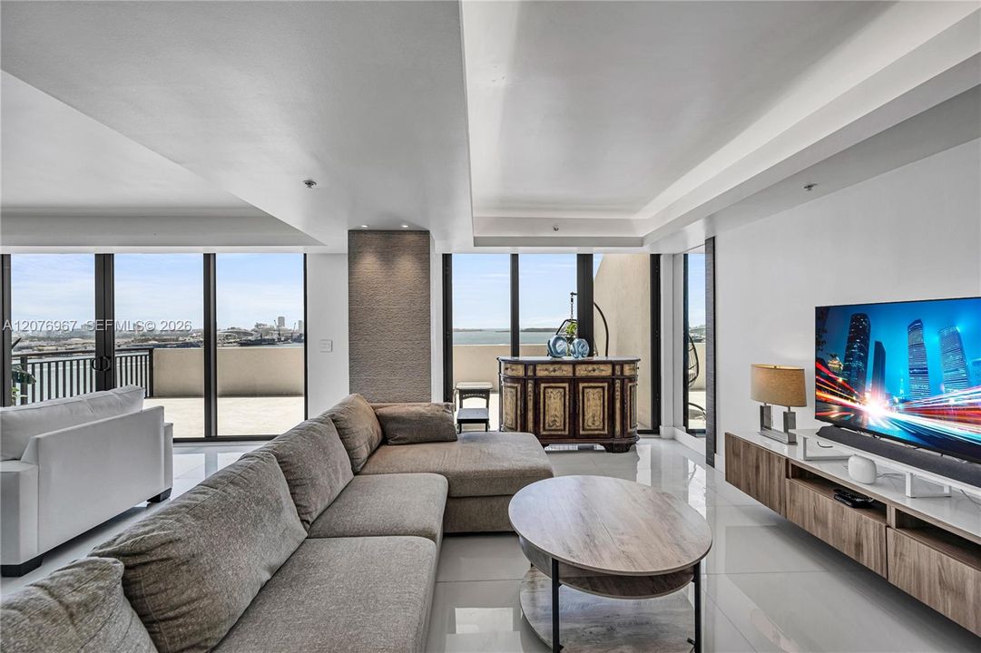 For Sale: $1,475,000 (3 beds, 2 baths, 1550 Square Feet)