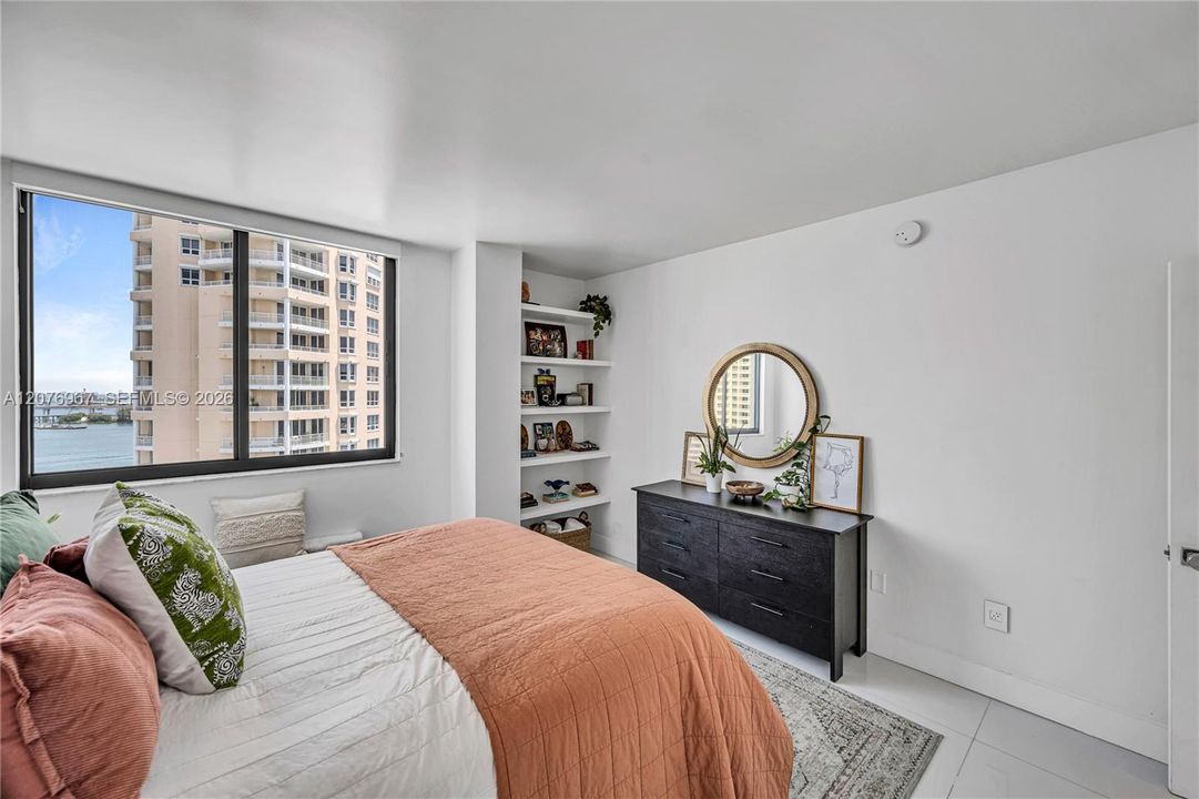 For Sale: $1,475,000 (3 beds, 2 baths, 1550 Square Feet)