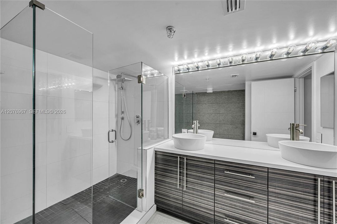For Sale: $1,475,000 (3 beds, 2 baths, 1550 Square Feet)