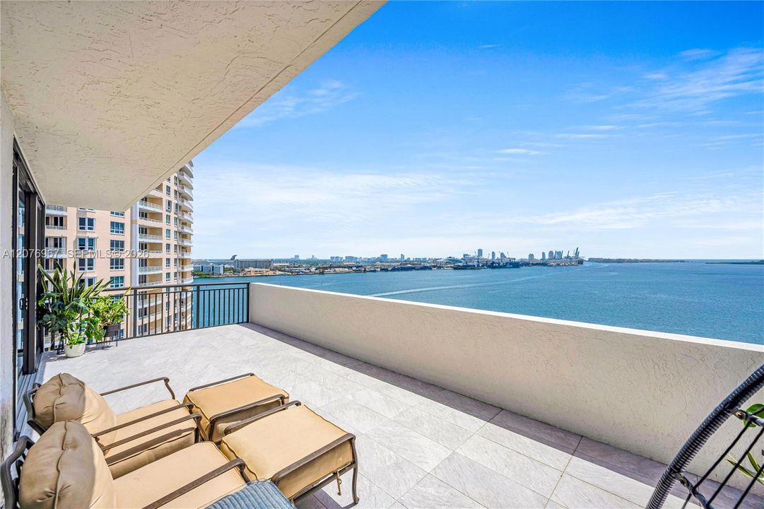 For Sale: $1,475,000 (3 beds, 2 baths, 1550 Square Feet)