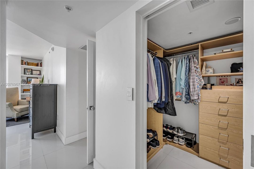 For Sale: $1,475,000 (3 beds, 2 baths, 1550 Square Feet)