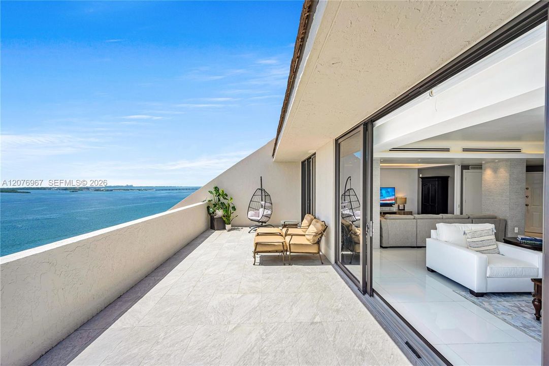 For Sale: $1,475,000 (3 beds, 2 baths, 1550 Square Feet)