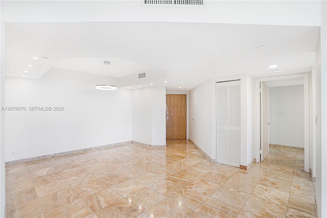 В аренду: $4,900 (3 спален, 2 ванн, 1820 Квадратных фут)
