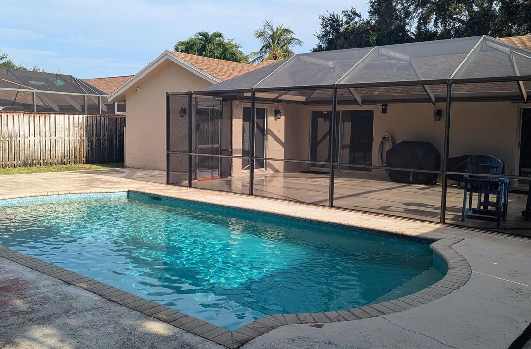 3820-pool-02