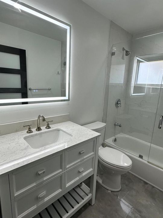 3820-hall-bath-02