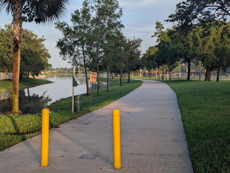 sabal-park-walkway