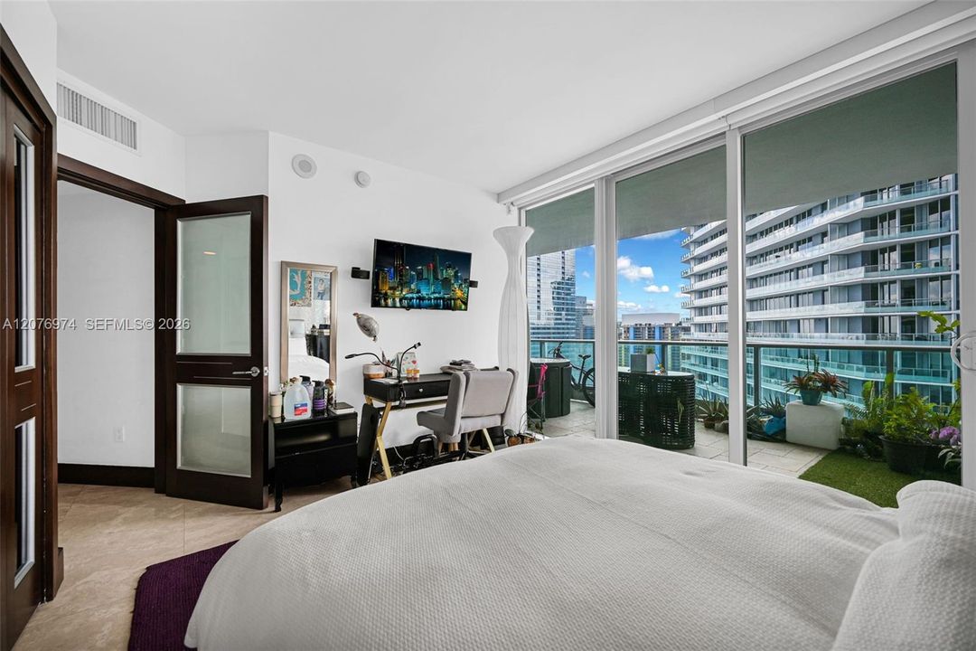 For Sale: $2,375,000 (3 beds, 3 baths, 2130 Square Feet)