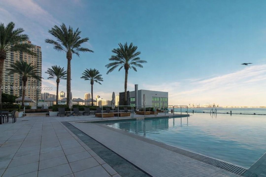 For Sale: $2,375,000 (3 beds, 3 baths, 2130 Square Feet)