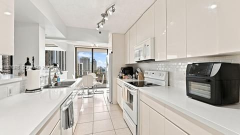 На продажу: $899,000 (2 спален, 2 ванн, 1949 Квадратных фут)