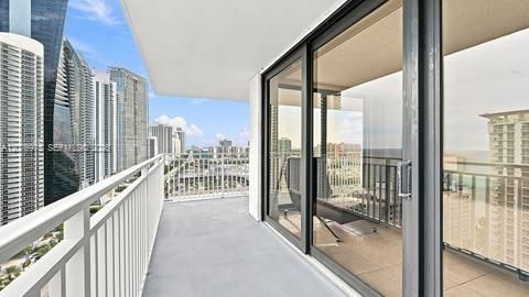На продажу: $899,000 (2 спален, 2 ванн, 1949 Квадратных фут)