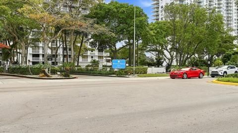 На продажу: $899,000 (2 спален, 2 ванн, 1949 Квадратных фут)