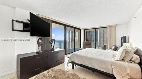 На продажу: $899,000 (2 спален, 2 ванн, 1949 Квадратных фут)
