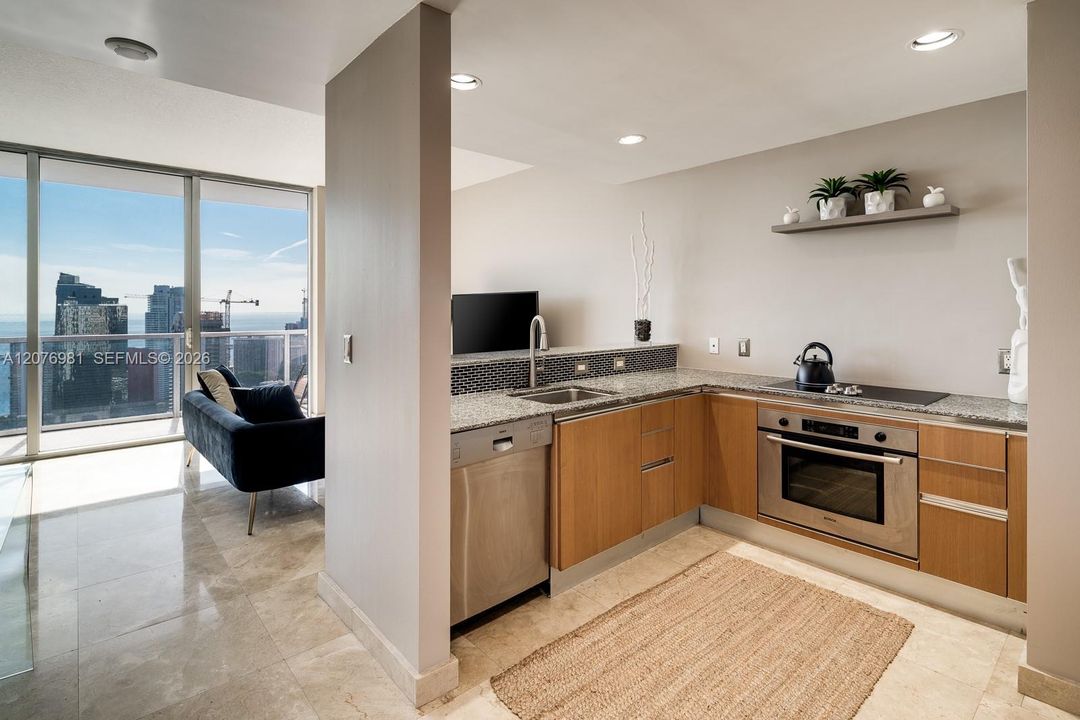 For Rent: $2,500 (0 beds, 1 baths, 551 Square Feet)