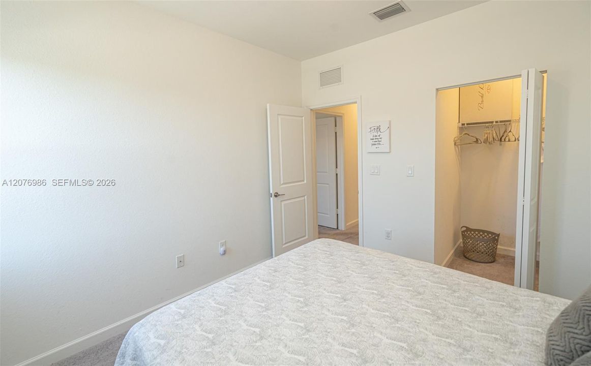 En Renta: $4,500 (4 camas, 2 baños, 2600 Pies cuadrados)