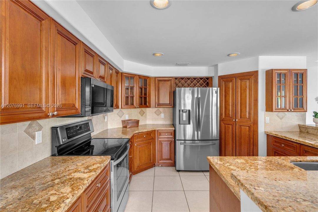 For Sale: $999,000 (4 beds, 3 baths, 3520 Square Feet)
