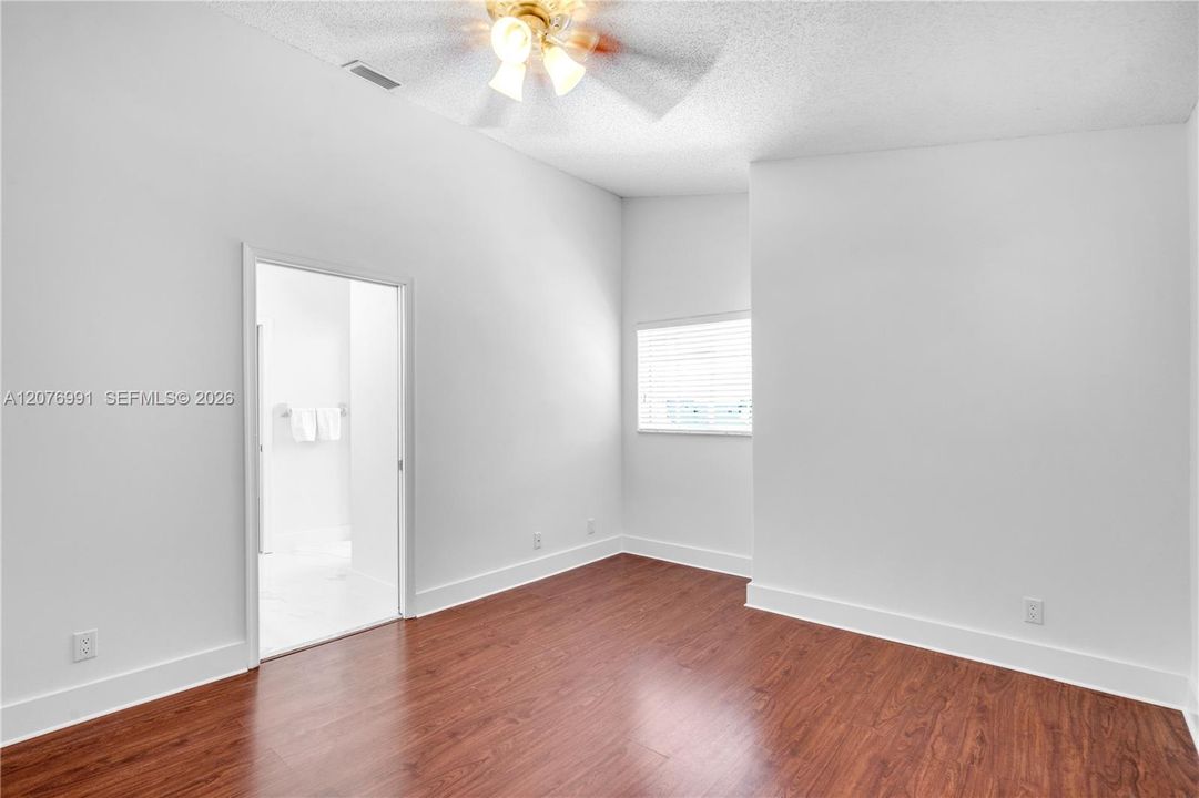 For Sale: $999,000 (4 beds, 3 baths, 3520 Square Feet)