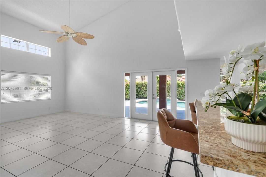 For Sale: $999,000 (4 beds, 3 baths, 3520 Square Feet)