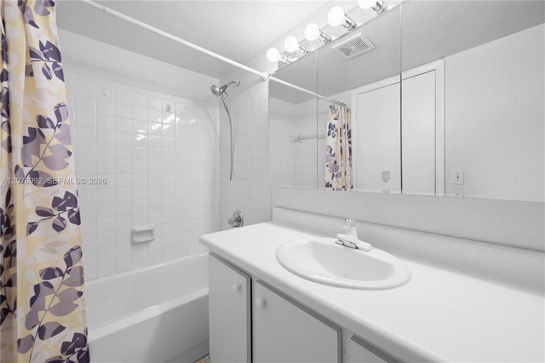 En Venta: $129,999 (2 camas, 2 baños, 1100 Pies cuadrados)
