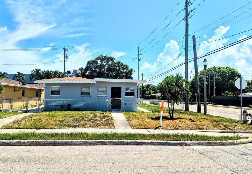 628 Monroe-Front-Northside