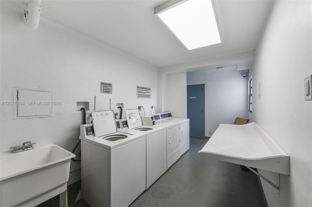 For Rent: $1,850 (1 beds, 1 baths, 717 Square Feet)
