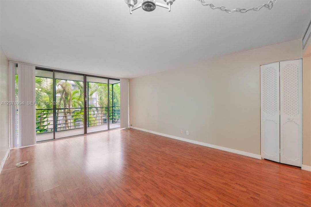 For Rent: $1,850 (1 beds, 1 baths, 717 Square Feet)