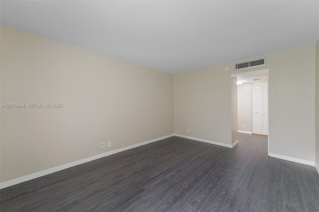 For Rent: $1,850 (1 beds, 1 baths, 717 Square Feet)