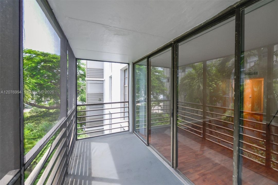 For Rent: $1,850 (1 beds, 1 baths, 717 Square Feet)