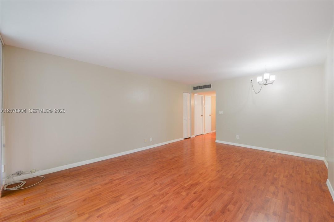 For Rent: $1,850 (1 beds, 1 baths, 717 Square Feet)