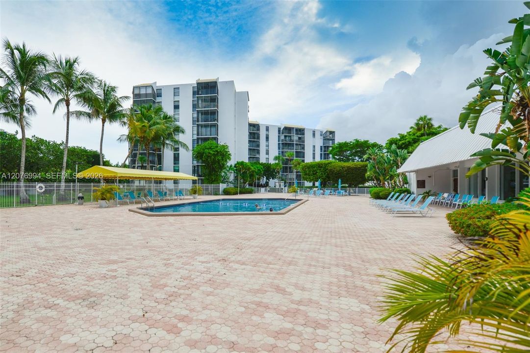 For Rent: $1,850 (1 beds, 1 baths, 717 Square Feet)