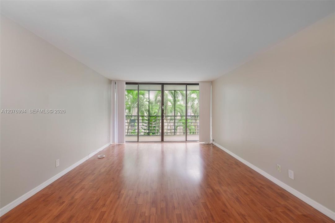 For Rent: $1,850 (1 beds, 1 baths, 717 Square Feet)