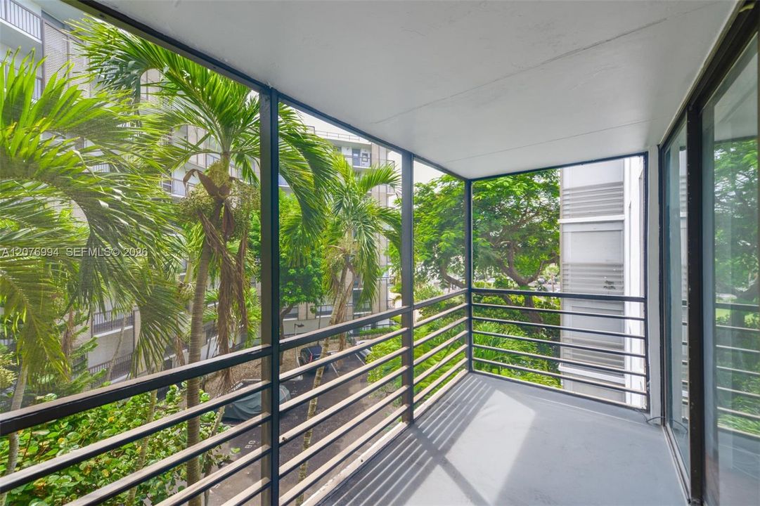 For Rent: $1,850 (1 beds, 1 baths, 717 Square Feet)