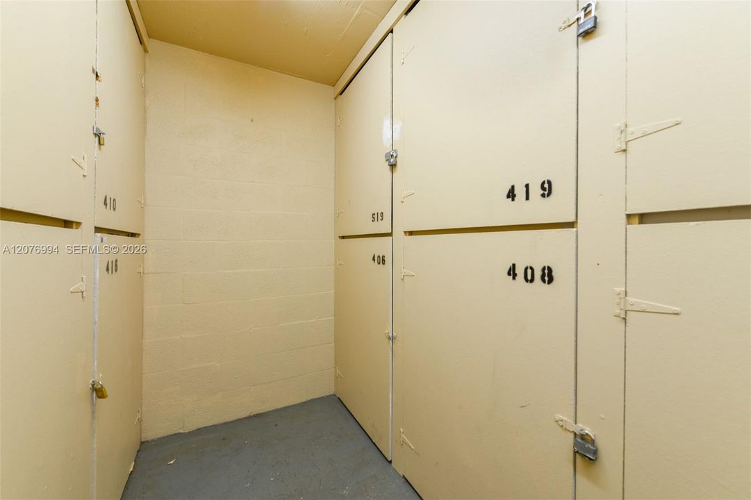 For Rent: $1,850 (1 beds, 1 baths, 717 Square Feet)