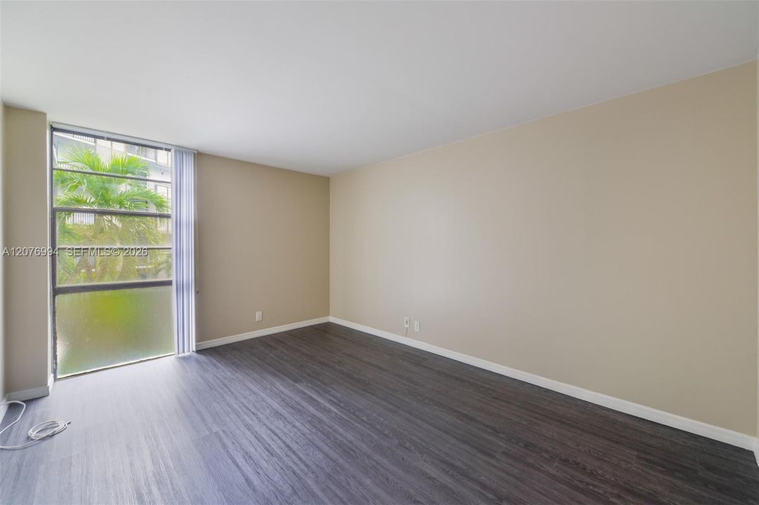For Rent: $1,850 (1 beds, 1 baths, 717 Square Feet)