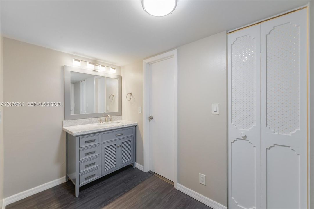 For Rent: $1,850 (1 beds, 1 baths, 717 Square Feet)