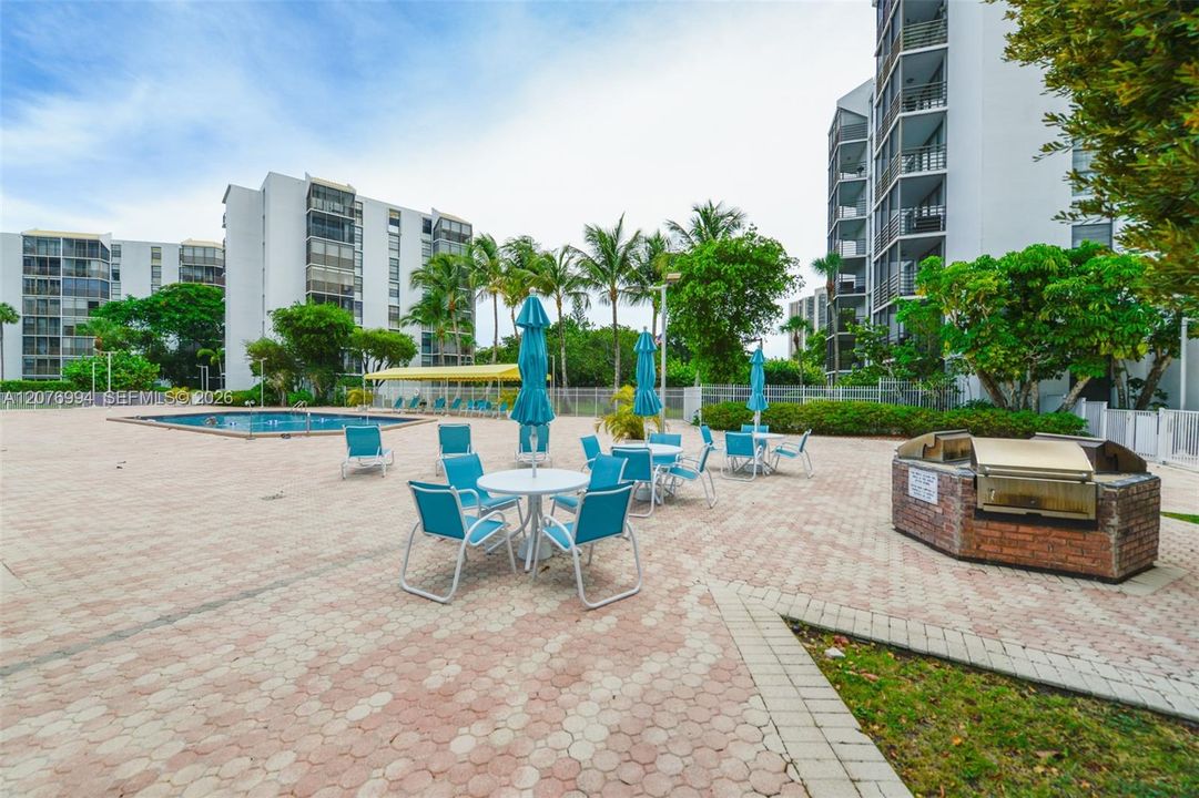 For Rent: $1,850 (1 beds, 1 baths, 717 Square Feet)