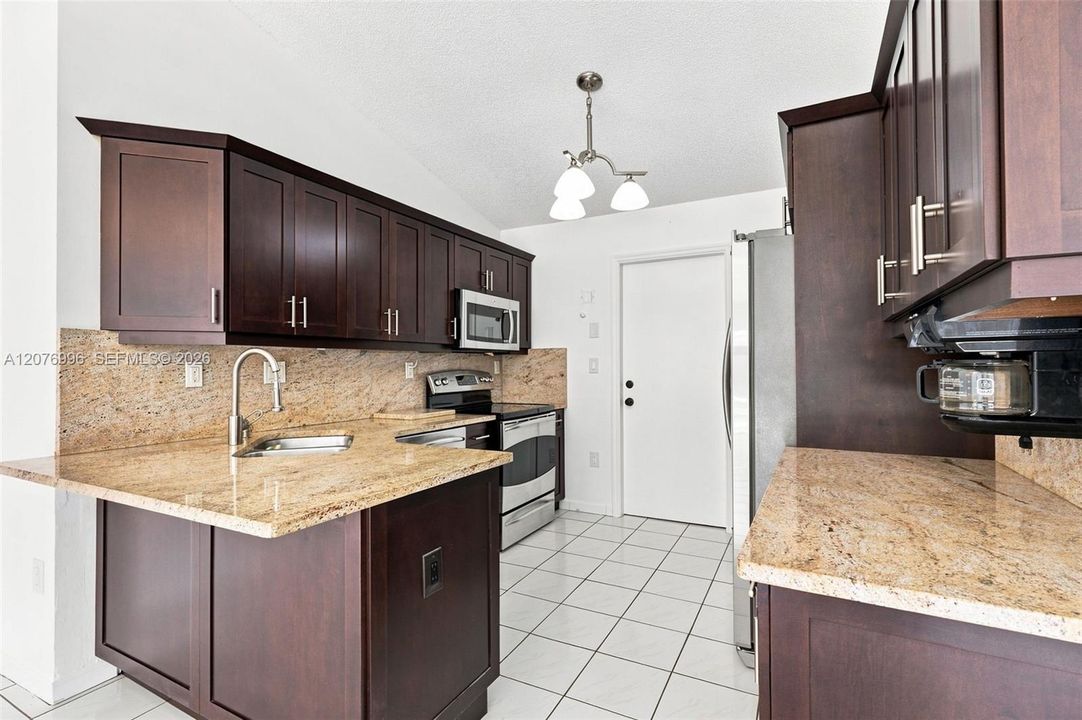 For Rent: $3,950 (3 beds, 2 baths, 1628 Square Feet)