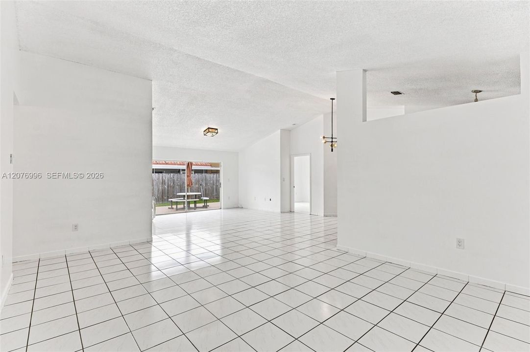 For Rent: $3,950 (3 beds, 2 baths, 1628 Square Feet)