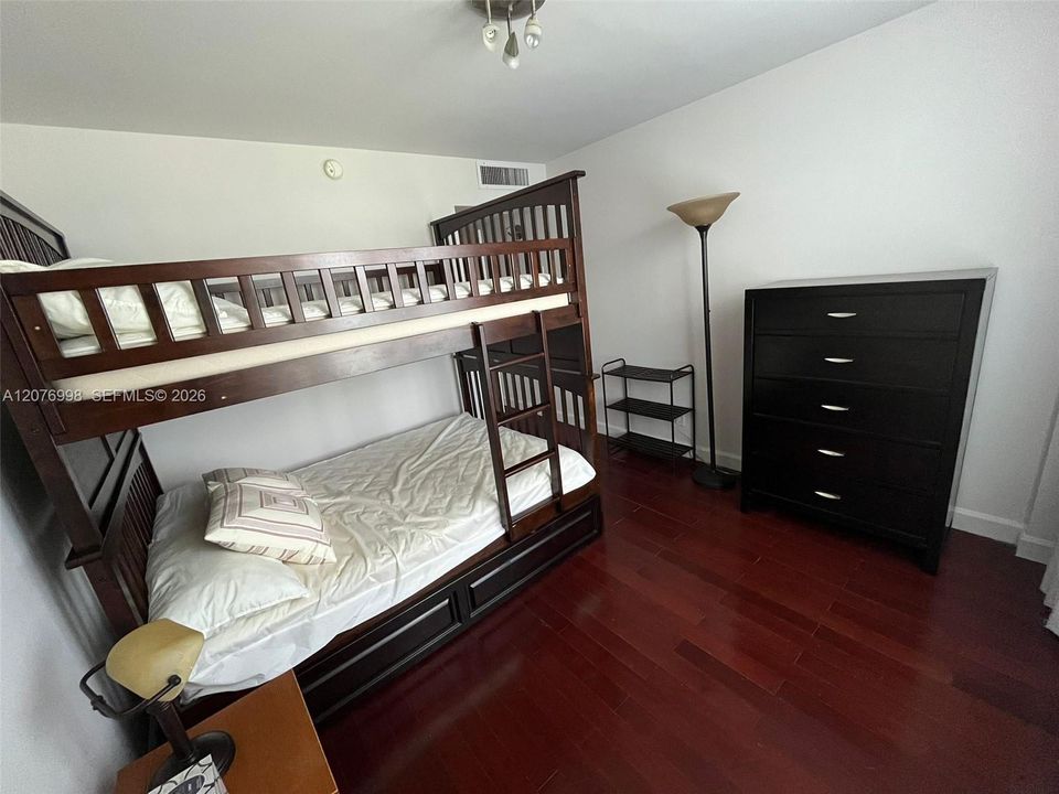 В аренду: $3,800 (2 спален, 2 ванн, 1030 Квадратных фут)