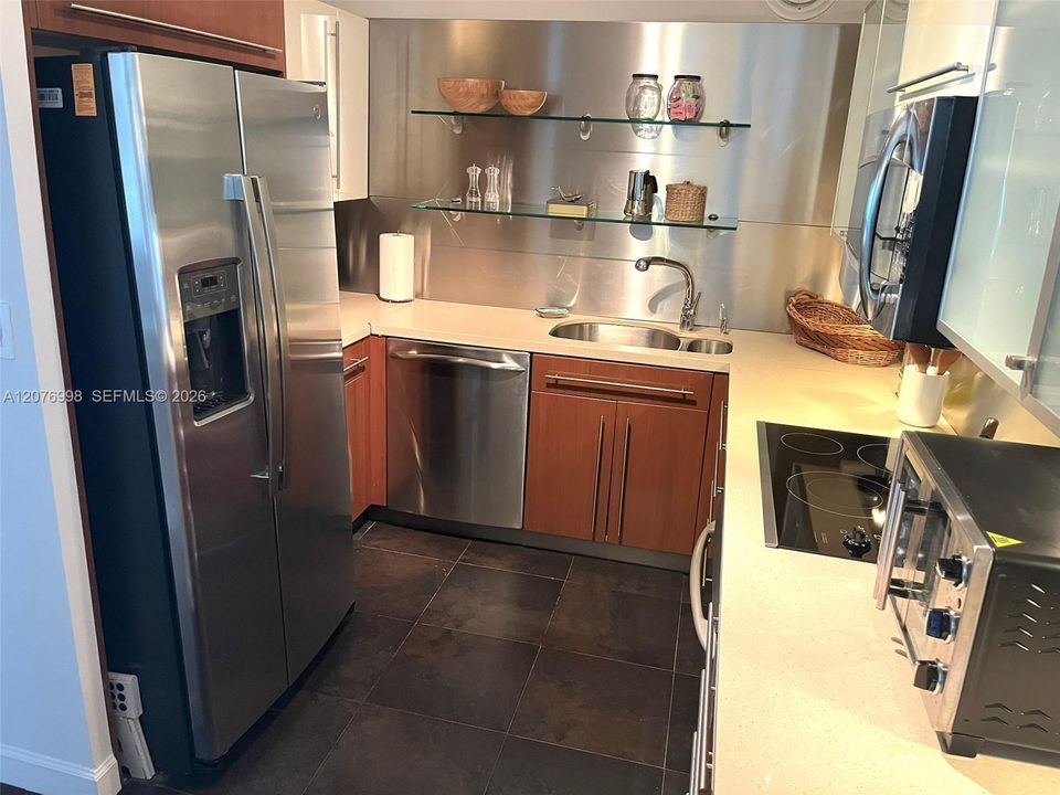 В аренду: $3,800 (2 спален, 2 ванн, 1030 Квадратных фут)