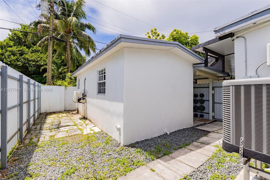 For Sale: $825,000 (7 beds, 6 baths, 1000 Square Feet)