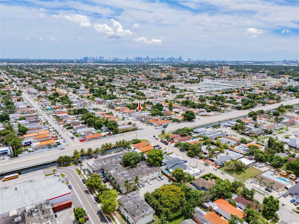 For Sale: $825,000 (7 beds, 6 baths, 1000 Square Feet)