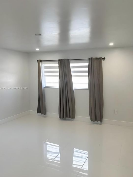 For Sale: $825,000 (7 beds, 6 baths, 1000 Square Feet)