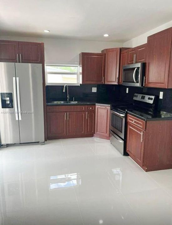 For Sale: $825,000 (7 beds, 6 baths, 1000 Square Feet)