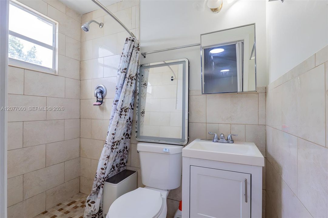 For Sale: $825,000 (7 beds, 6 baths, 1000 Square Feet)