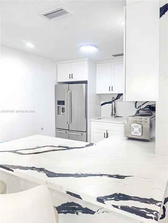 For Sale: $825,000 (7 beds, 6 baths, 1000 Square Feet)