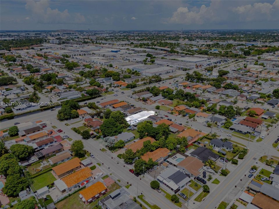 For Sale: $825,000 (7 beds, 6 baths, 1000 Square Feet)