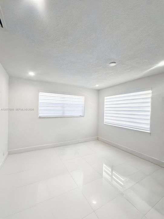 For Sale: $825,000 (7 beds, 6 baths, 1000 Square Feet)
