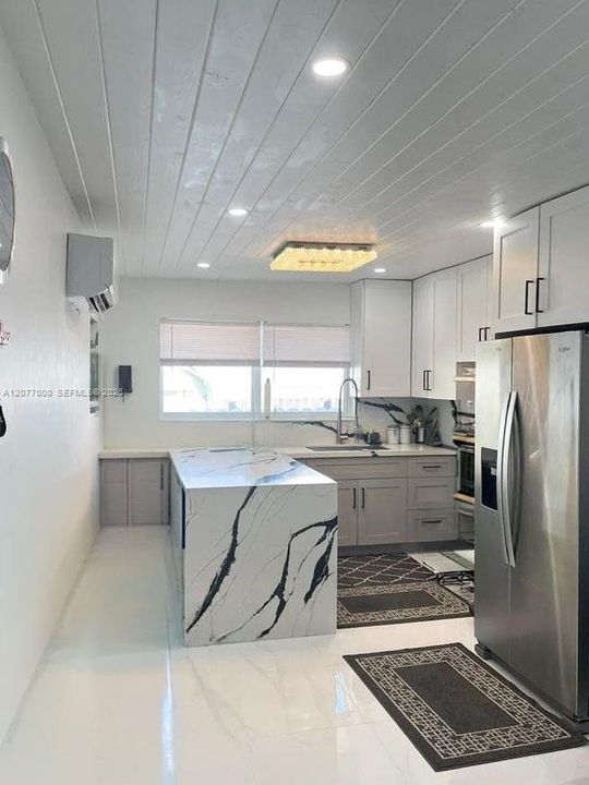 For Sale: $825,000 (7 beds, 6 baths, 1000 Square Feet)