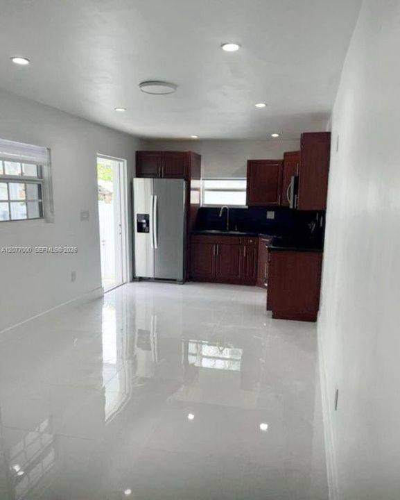 For Sale: $825,000 (7 beds, 6 baths, 1000 Square Feet)